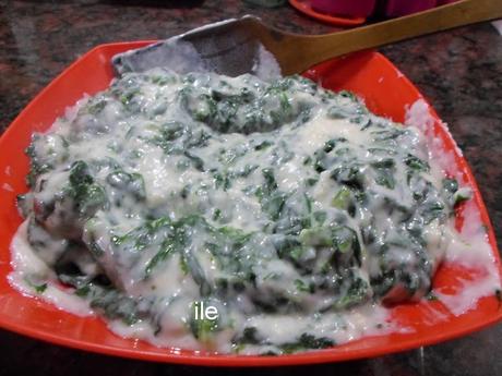 Pescado, papas y salsa de espinaca Pescado, papas y salsa de espinaca