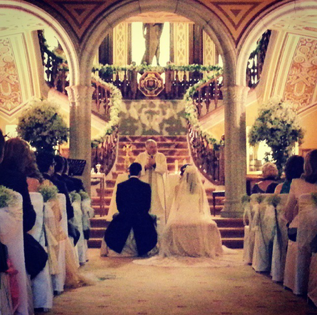 En el instante del intercambio de votos o de los anillos se puede escuchar una melodía de fondo En el instante del intercambio de votos o de los anillos se puede escuchar una melodía de fondo