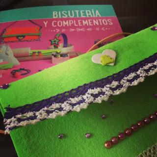 Bisutería y Complementos en Contagiando Libros Bisutería y Complementos en Contagiando Libros