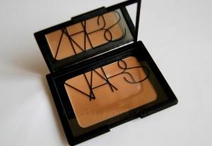 trucos para mantener el bronceado polvos de sol Laguna Nars