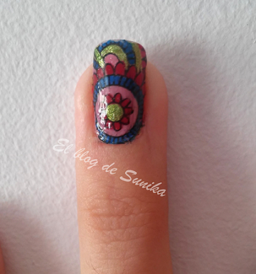 Manicura con pegatinas caseras