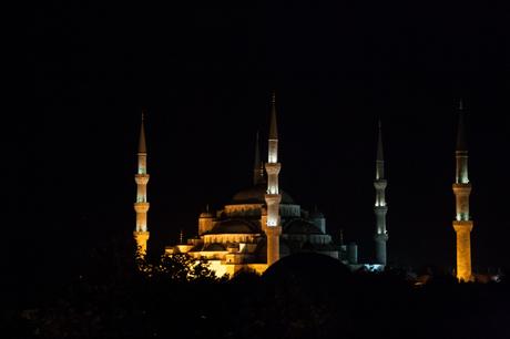 La mezquita azul iluminada. Foto: Sara Gordón