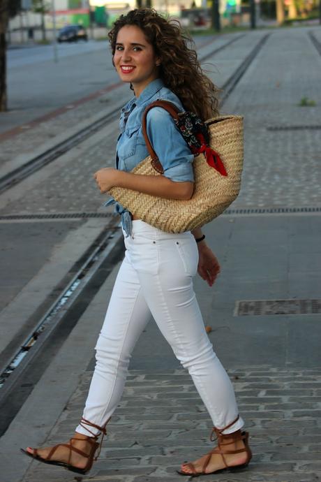 Camisa vaquera anudada Camisa vaquera anudada