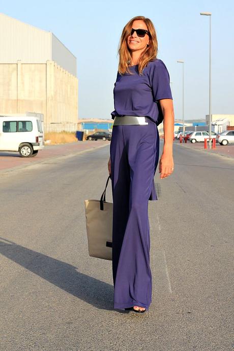 mono : espalda al aire mono : espalda al aire