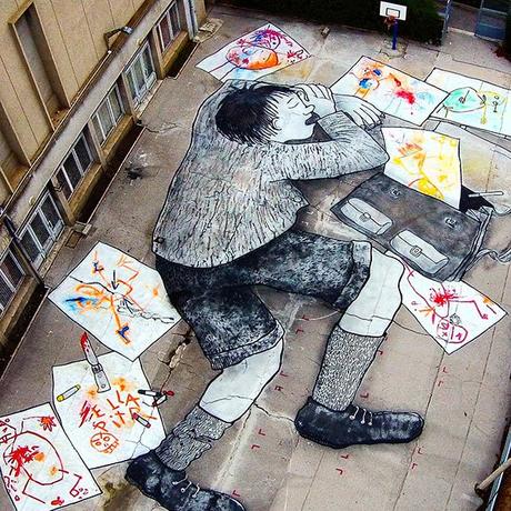 Arte urbano. Enormes dibujos de personas durmiendo