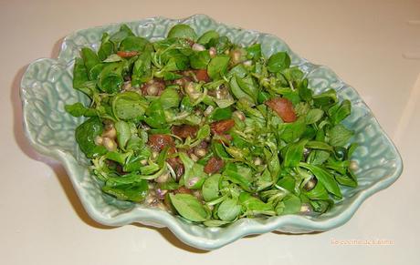 Ensalada de canónigos con vinagreta de granada Ensalada de canónigos con vinagreta de granada