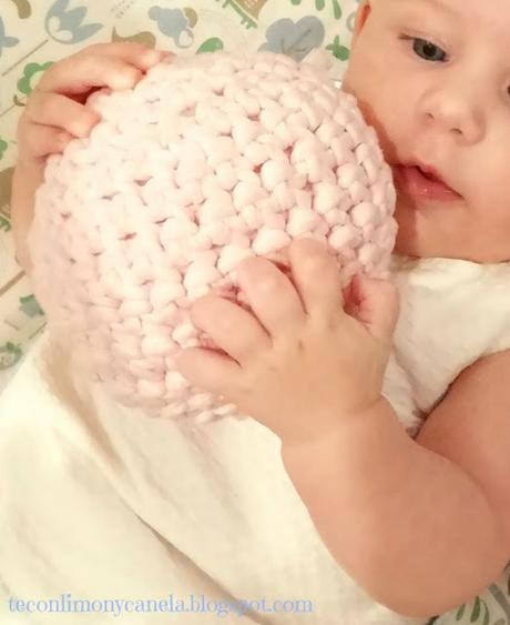 PELOTA SONAJERO EN TRAPILLO PARA BEBE PELOTA SONAJERO EN TRAPILLO PARA BEBE