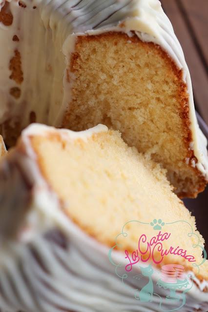 BUNDT CAKE DE LECHE CONDENSADA Y CHOCOLATE BLANCO BUNDT CAKE DE LECHE CONDENSADA Y CHOCOLATE BLANCO