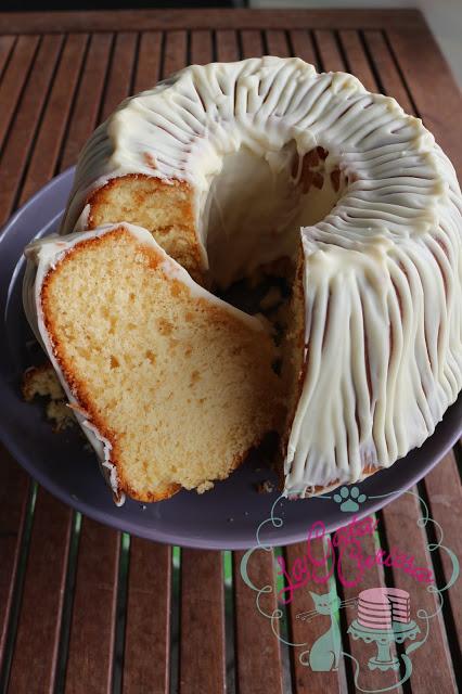 BUNDT CAKE DE LECHE CONDENSADA Y CHOCOLATE BLANCO BUNDT CAKE DE LECHE CONDENSADA Y CHOCOLATE BLANCO