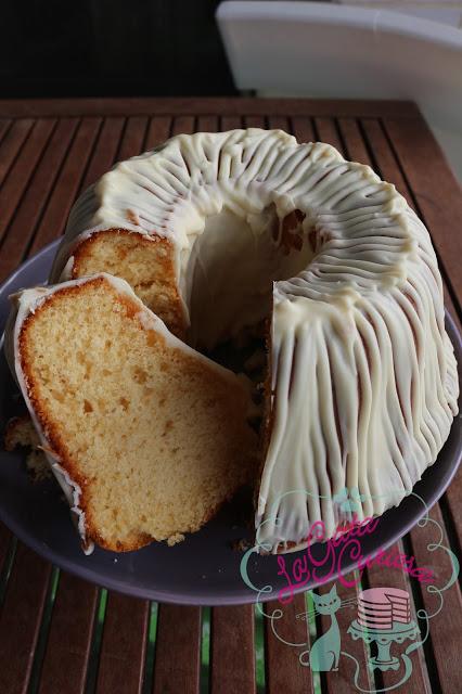 BUNDT CAKE DE LECHE CONDENSADA Y CHOCOLATE BLANCO BUNDT CAKE DE LECHE CONDENSADA Y CHOCOLATE BLANCO