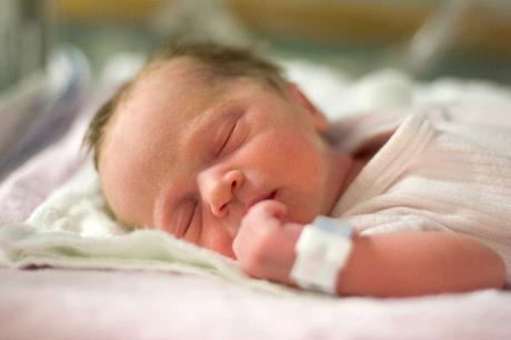 ¿A qué problemas de salud se enfrentan los bebés prematuros?