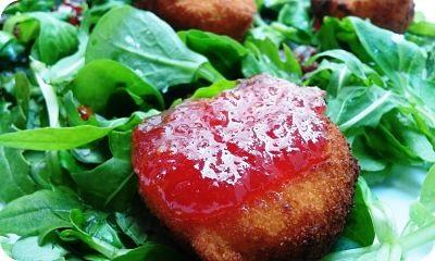 Ensalada de Canónigos, Rúcula y Queso de Cabra con Mermelada de Tomate Ensalada de Canónigos, Rúcula y Queso de Cabra con Mermelada de Tomate