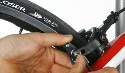 Cambio de zapatas y ajuste de los frenos Cambio de zapatas y ajuste de los frenos