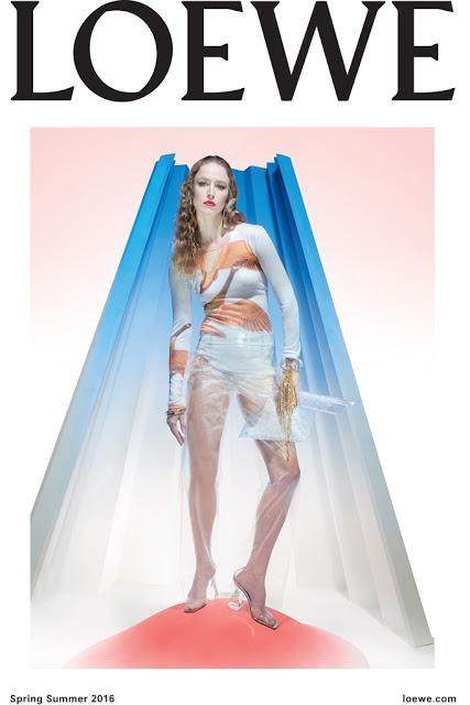 Loewe nos adelanta su próxima colección de primavera con Raquel Zimmermann Loewe nos adelanta su próxima colección de primavera con Raquel Zimmermann