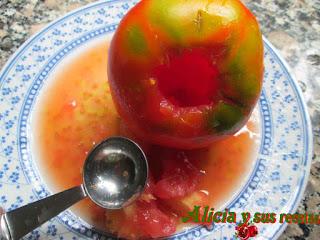 TOMATES RELLENOS DE SARDINAS PICANTONAS TOMATES RELLENOS DE SARDINAS PICANTONAS