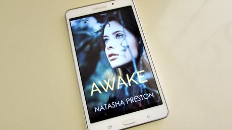Reseña de Libros: Awake de Natasha Preston (#40) AwakeNatashaPrestonReview