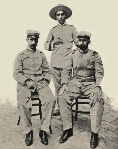 Vigil de Quiñones, Martín Cerezo y su asistente. 1899