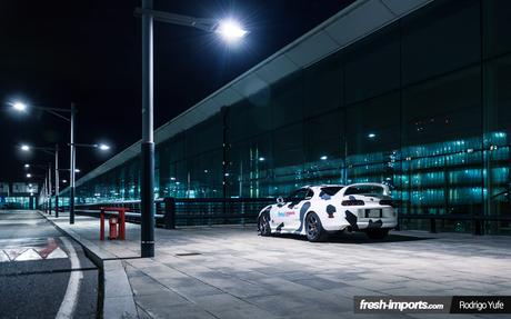Personalizar el coche. No hay color que por bien no venga. toyota-supra-camo-lights