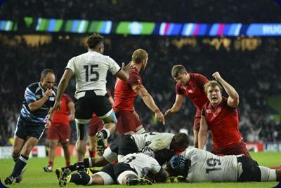 El mundial se puso en marcha con una victoria de Inglaterra por 35-11 ante Fiji.