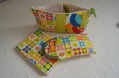 Bolsita, libreta y funda de gafas a juego. Bolsita, libreta y funda de gafas a juego.