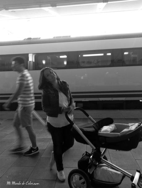 travel alone with a baby on the train viajar con bebes en tren renfe pamplona