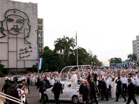 Fidel a la iglesia: ¿del odio al amor?