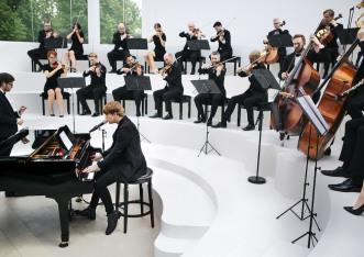 BURBERRY LLEGA A APPLE MUSIC BURBERRY LLEGA A APPLE MUSIC