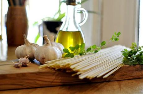 Espaguetis “aglio e olio”. La salsa clásica de aceite y ajo “express”. (#ColorYSabor) spaghetti-aglio-e-olio