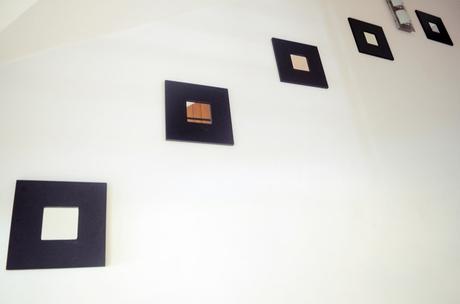 Decorar una escalera con espejos Decorar una escalera con espejos (5)