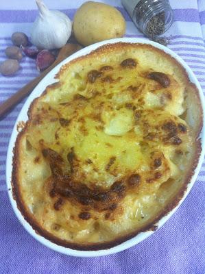 Patatas Gratinadas Estilo Delfinés (Gratin Dauphinois) Patatas Gratinadas Estilo Delfinés (Gratin Dauphinois)