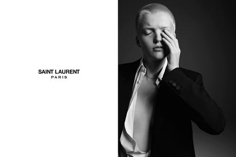 Ruth Bell crea tendencia en la nueva campaña de Saint Laurent Ruth Bell crea tendencia en la nueva campaña de Saint Laurent