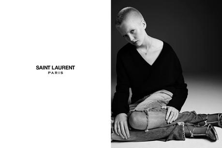 Ruth Bell crea tendencia en la nueva campaña de Saint Laurent Ruth Bell crea tendencia en la nueva campaña de Saint Laurent