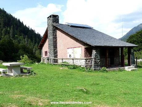 Dos en uno. De la Artiga de Lin a los Uelhs delth Joeu. El refugio de la Artiga de Lin