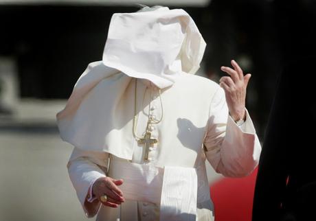 El Papa contra el viento.