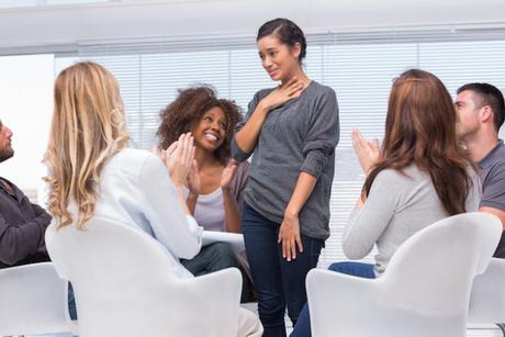 Hacerlo juntos: Terapia de grupo como una ruta eficaz al cambio Terapia de grupo