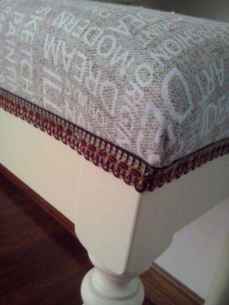 ♥ ♥ ♥ ESCABEL TAPIZADO LINEAS ACTUALES ♥ ♥ ♥ ESCABEL TAPIZADO LINEAS ACTUALES