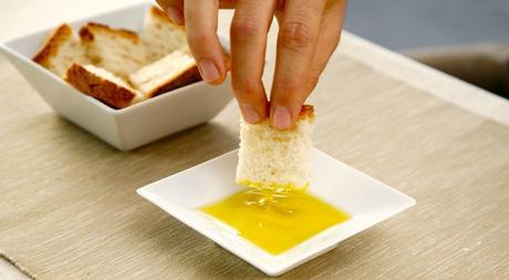 Los beneficios del aceite de oliva , una vida sin infartos pan-aceite-de-oliva.jpg-1024x565