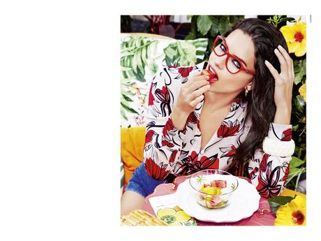 Adriana Lima vuelve para la nueva campaña de Vogue Eyewear