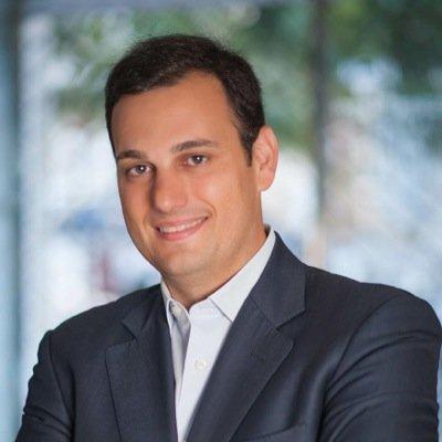 El escritor Carlos J. Server apuesta en sus novelas por el costumbrismo español El escritor Carlos J. Server apuesta en sus novelas por el costumbrismo español