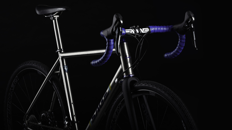 Sage Cycles ofrece una llamativa máquina en titanio Barlow para cicloturismo Sage Cycles ofrece una llamativa máquina en titanio Barlow para cicloturismo