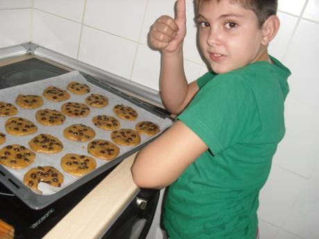 COOKIES CON CHIPS DE CHOCOLATE COOKIES CON CHIPS DE CHOCOLATE