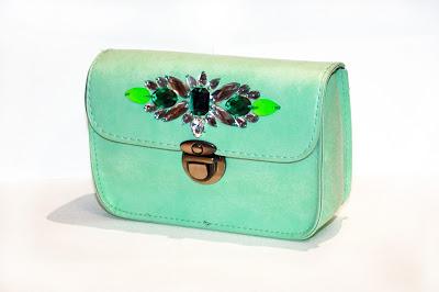 BOLSOS JOYA BY LARA GARABATEA CLUTCH PEDRERÍA COLOR MENTA Y VERDE