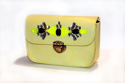 BOLSOS JOYA BY LARA GARABATEA CLUTCH PEDRERÍA AMARILLO PASTEL Y NEGRO