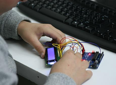 ConMasFuturo pone en marcha sus cursos de fin de semana de programación e ingeniería para los más pequeños ConMasFuturo pone en marcha sus cursos de fin de semana de programación e ingeniería para los más pequeños