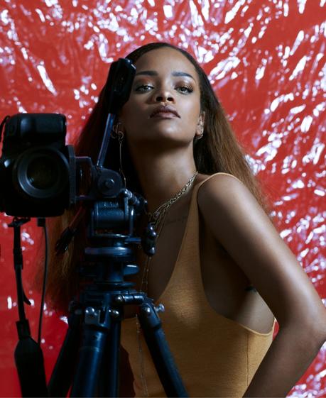 Rihanna posa para FADER Magazine