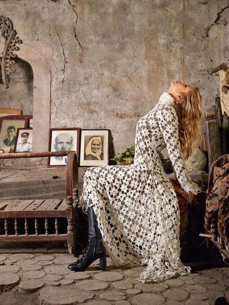 Stella Maxwell se convierte en una diosa bohemia para Vogue Rusia Stella Maxwell se convierte en una diosa bohemia para Vogue Rusia