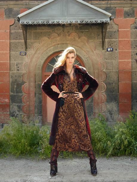Stella Maxwell se convierte en una diosa bohemia para Vogue Rusia Stella Maxwell se convierte en una diosa bohemia para Vogue Rusia