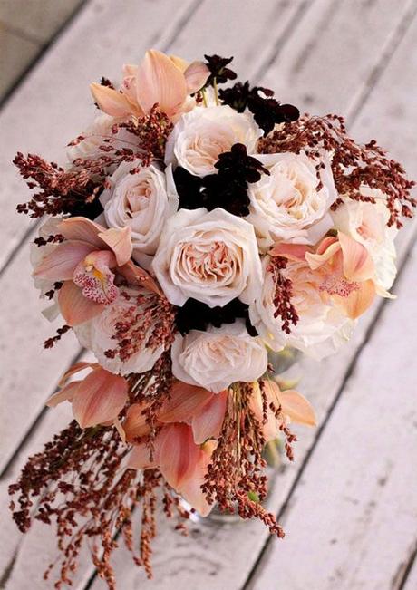 For all those chocolate-loving girls! What a strikingly unsusual combination of chocolate cosmos, cymbidium orchids and broomcorn. It also reminds me of coffee.: 