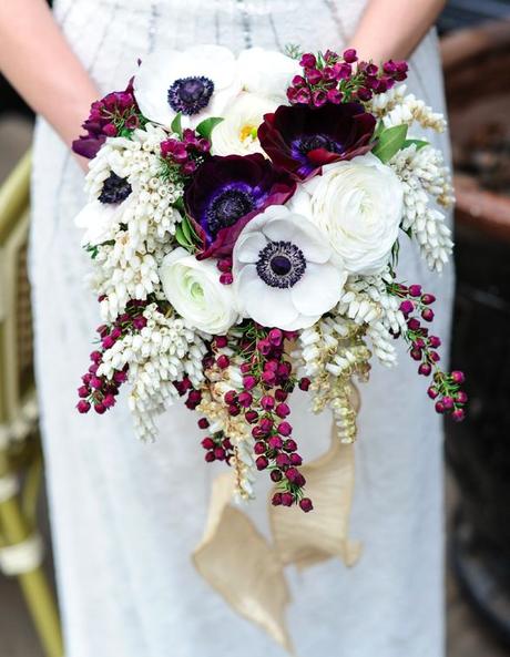 A more natural bouquet idea with colors perfect for an autumn wedding.: 