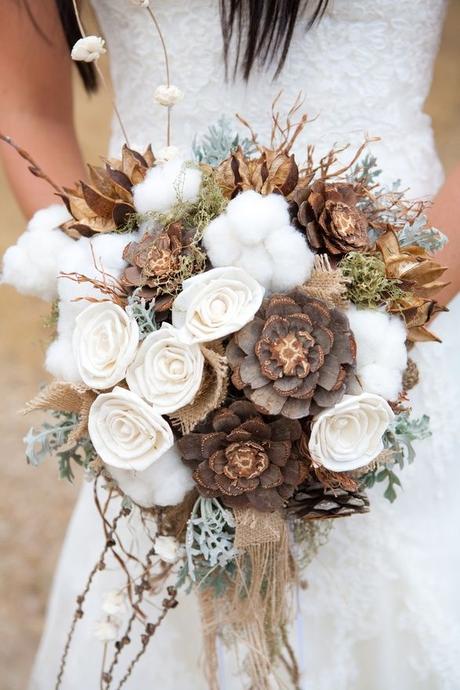 Love this wedding bouquet, which incorporates cotton and rustic elements into its design.: 